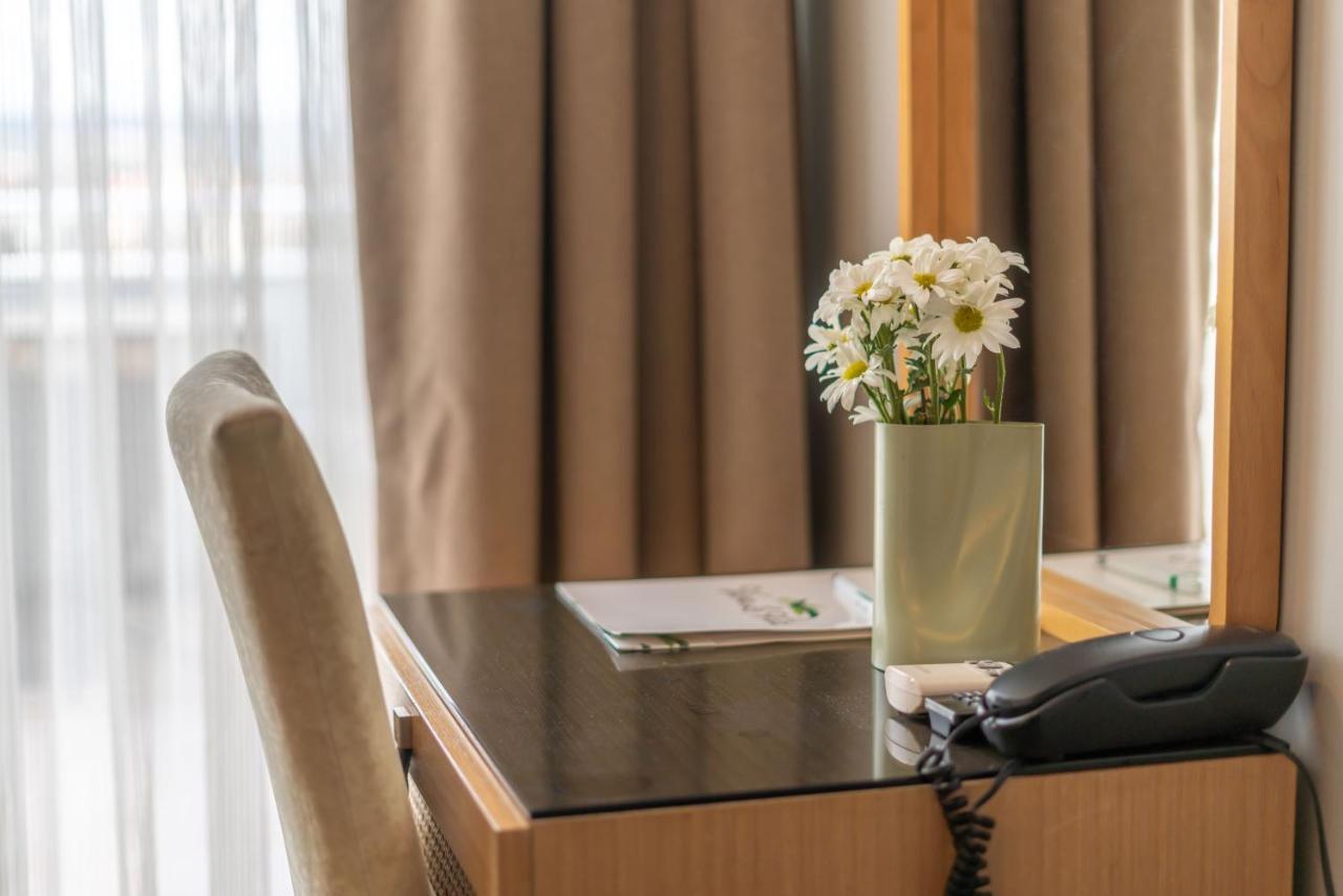 Viva La Vita Hotel Измир Екстериор снимка