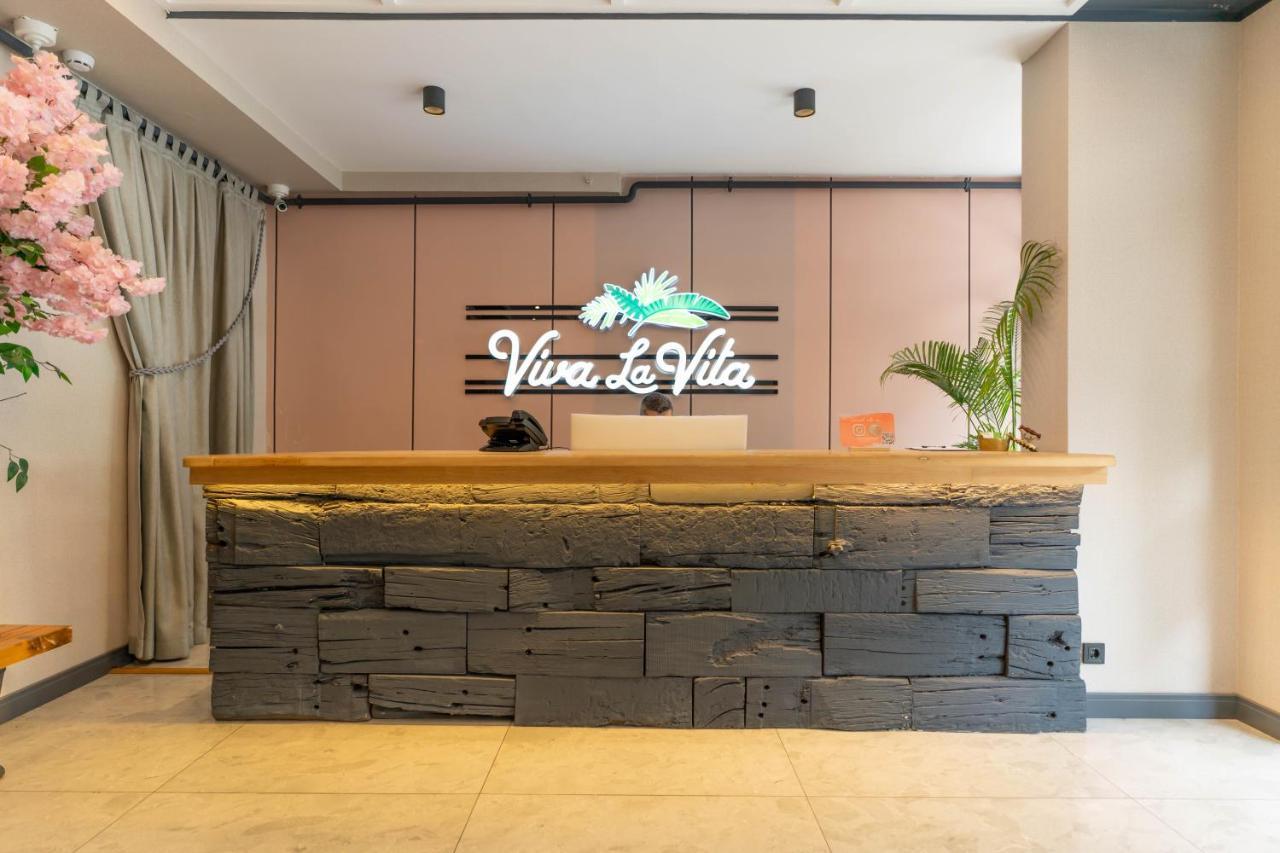 Viva La Vita Hotel Измир Екстериор снимка